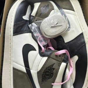 Retro 1 high OG mocha - Image 1